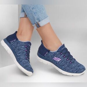 Brand New Skechers Hands-Free Slip-In Sneakers Wide Fit Memory Foam Womens 7.5
